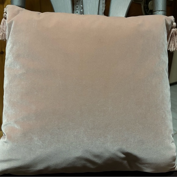 NWOT Kohl’s Pink Pillow with “Ooh La La” in Script - Picture 3 of 8